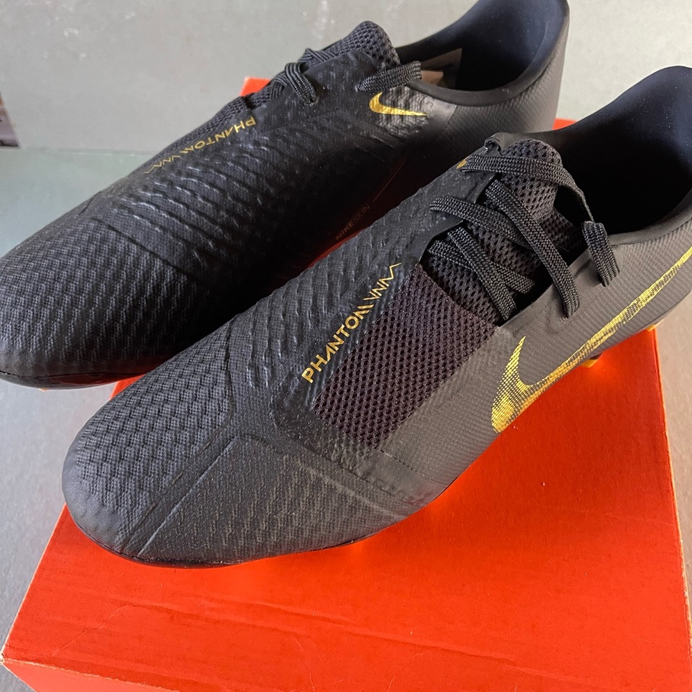 Nike phantom venom academy FG cleats